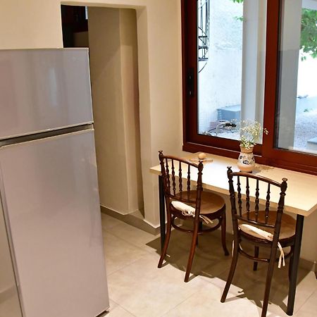 Αρχοντικό Σπίτι Στην Αίγινα Apartment Bagian luar foto