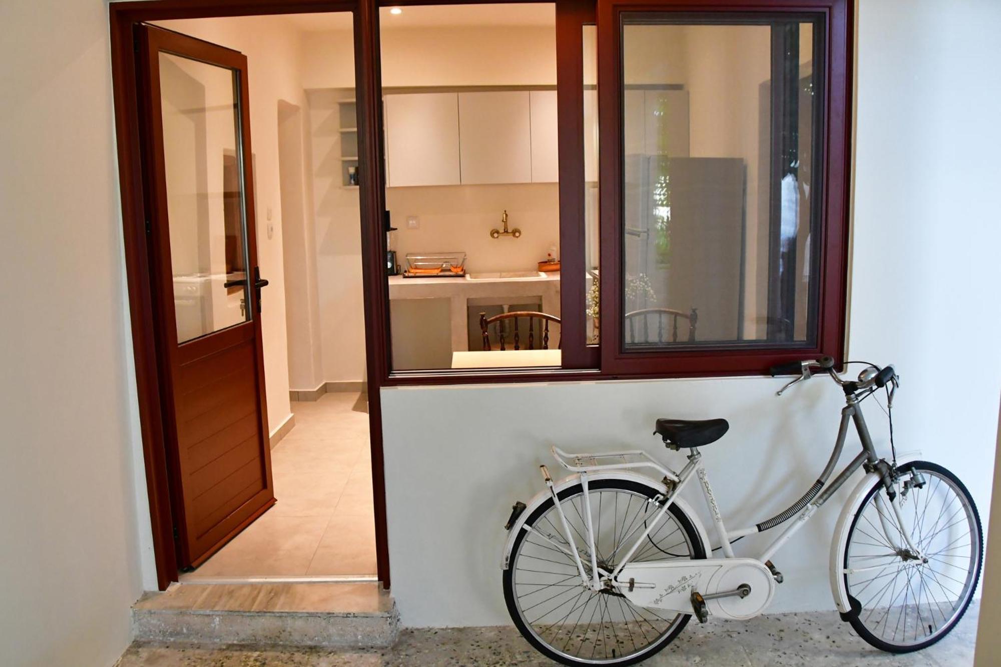 Αρχοντικό Σπίτι Στην Αίγινα Apartment Bagian luar foto