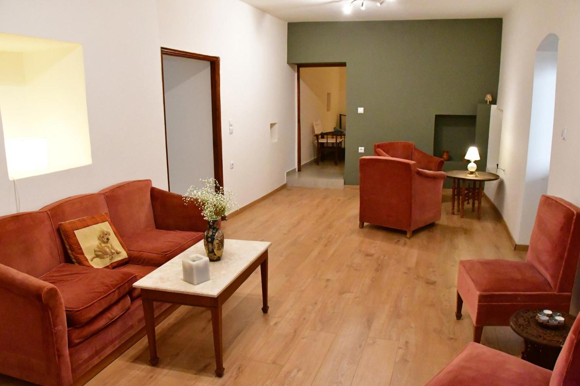 Αρχοντικό Σπίτι Στην Αίγινα Apartment Bagian luar foto