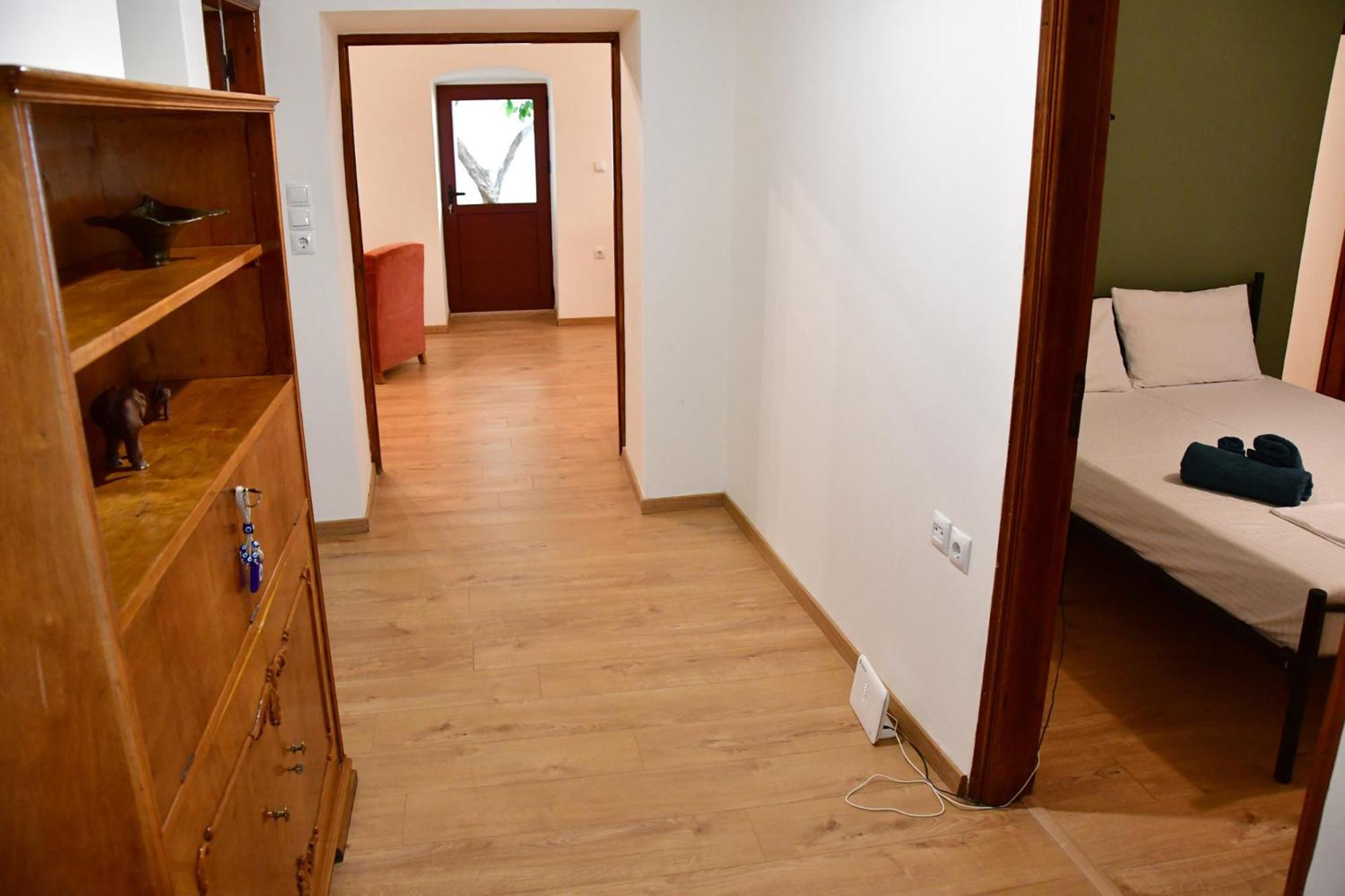 Αρχοντικό Σπίτι Στην Αίγινα Apartment Bagian luar foto