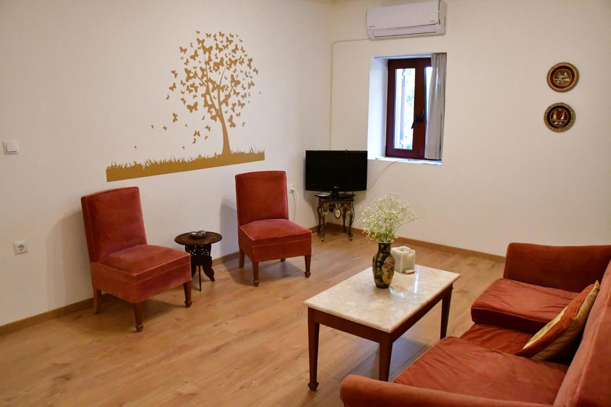 Αρχοντικό Σπίτι Στην Αίγινα Apartment Bagian luar foto